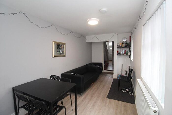 5 Bedroom House To Rent In Miskin Street, Cathays, Cardiff, CF24