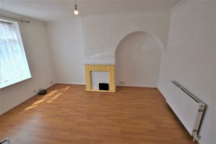 3 Bedroom End Of Terrace House To Rent In Homestead Road, Dagenham, London, RM8