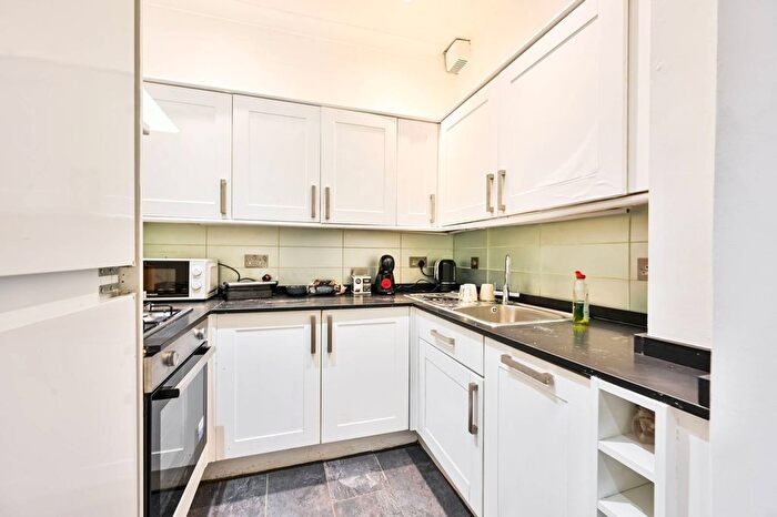 2 Bedroom Flat For Sale In Collingham Place, Earls Court, London, SW5