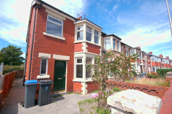 3 Bedroom End Of Terrace House To Rent In Carleton Avenue, FY3