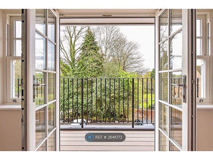 2 Bedroom Flat To Rent In Glasshayes Way, Lyndhurst, SO43