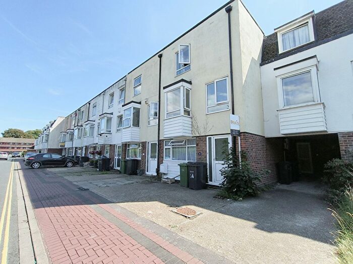 6 Bedroom Property To Rent In Belmont Street, Southsea, PO5