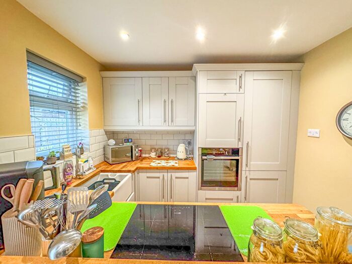 2 Bedroom Semi-Detached Bungalow For Sale In Willow Walk, Hockley, SS5