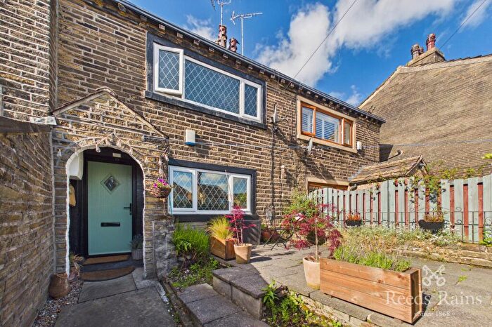 2 Bedroom Terraced House To Rent In Holdsworth Road, Halifax, West Yorkshire, HX2