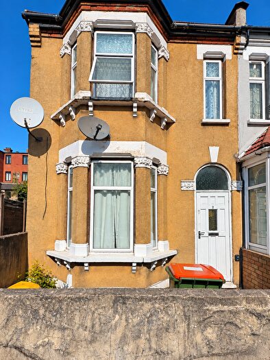 2 Bedroom Flat To Rent In Goldsmith Avenue, London, E12