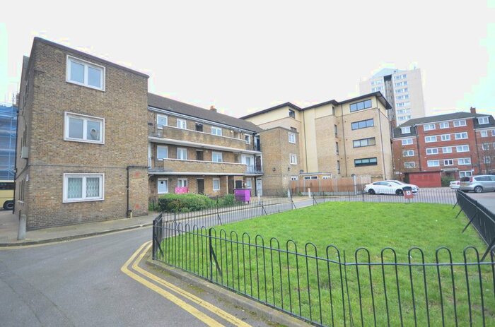 3 Bedroom Flat To Rent In Globe Road, London, E2