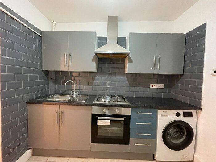 3 Bedroom Flat To Rent In Ilford, IG1