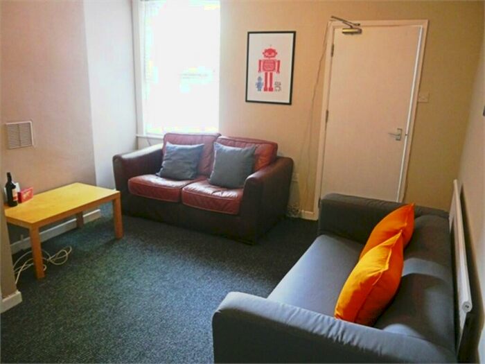 5 Bedroom Semi-Detached House To Rent In Lois Avenue, Nottingham, NG7