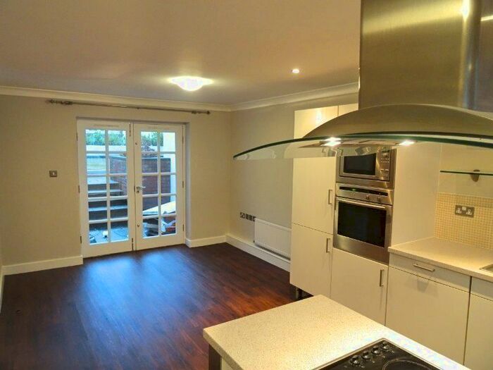 1 Bedroom Flat To Rent In South Street, Alderley Edge, SK9