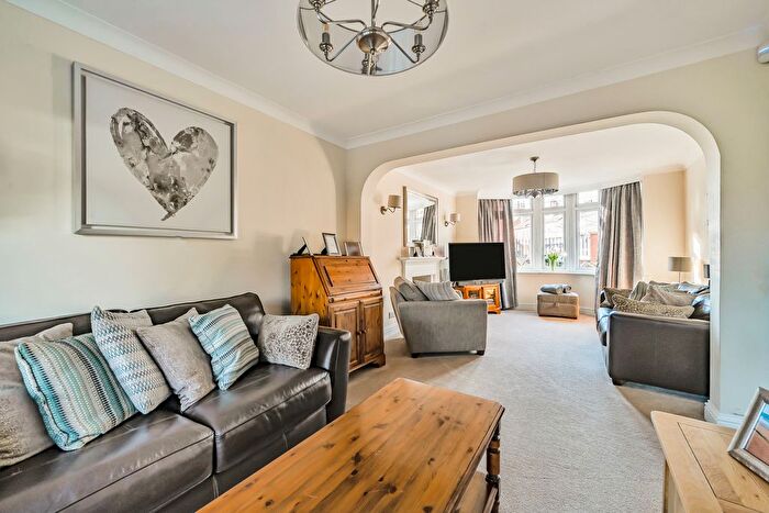4 Bedroom Detached House For Sale In Ashley Road, Farnborough, GU14
