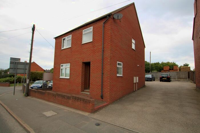 3 Bedroom Detached House To Rent In Swadlincote Road, Swadlincote, DE11