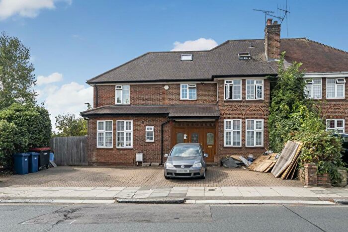 2 Bedroom Apartment To Rent In Edgware, Harrow, HA8