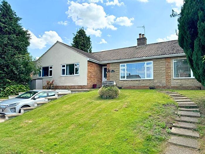 4 Bedroom Detached Bungalow For Sale In Fen Road, Heighington, LN4