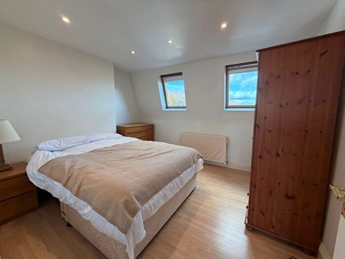 1 Bedroom Flat To Rent In Chiswick High Road, London, W4