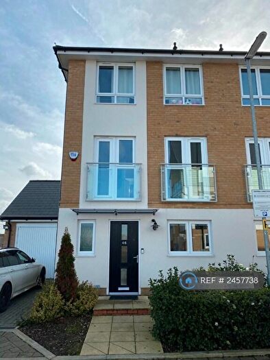 4 Bedroom Semi-Detached House To Rent In Appletree Way, Welwyn Garden City, AL7