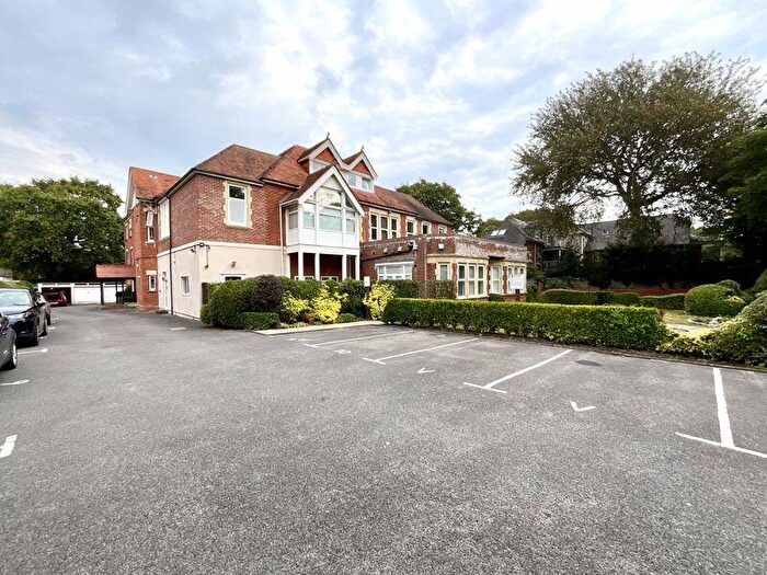 2 Bedroom Flat For Sale In Boscombe Cliff Road, Boscombe Spa, Bournemouth, BH5