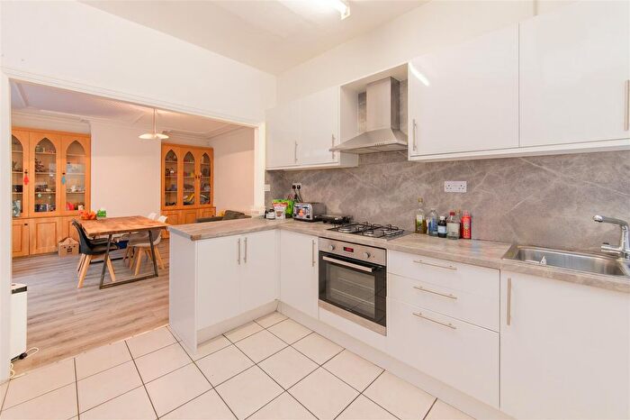 4 Bedroom End Terrace House For Sale In Woodlands Avenue, Finchley, N3