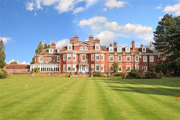 2 Bedroom Apartment To Rent In Ravens Court, Castle Village, Berkhamsted, Hertfordshire, HP4