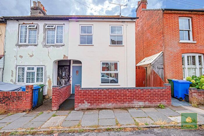 2 Bedroom End Of Terrace House For Sale In Lysons Road, Aldershot, Hampshire, GU11