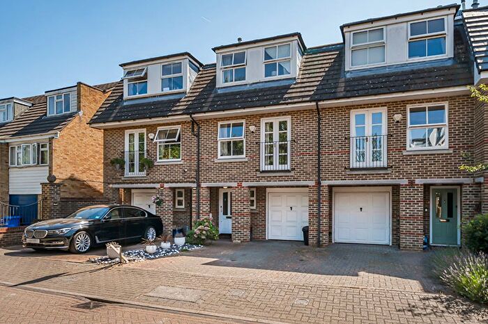 3 Bedroom Terraced House For Sale In North Place, Teddington, TW11