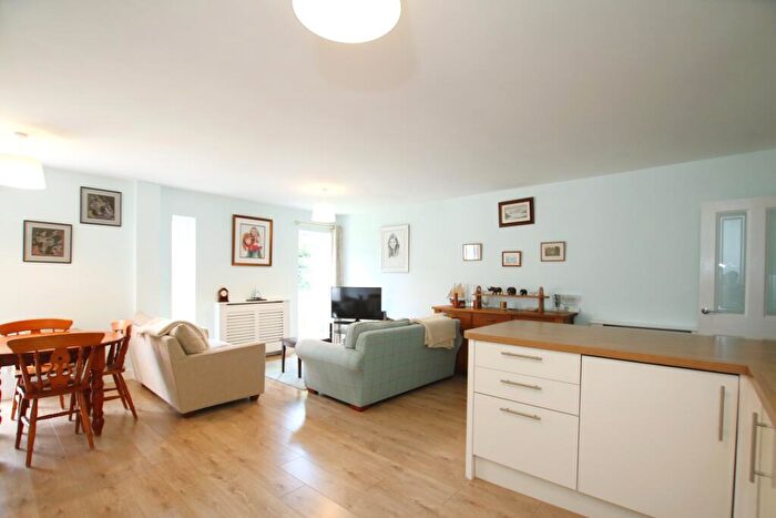 2 Bedroom Flat For Sale In Elm Court, Elm Road, Winchester, SO22