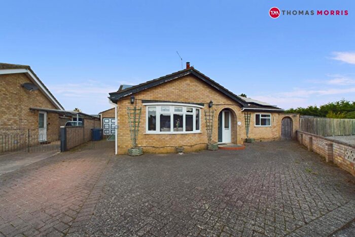 4 Bedroom Bungalow For Sale In Meadow Way, Earith, Huntingdon, Cambridgeshire, PE28