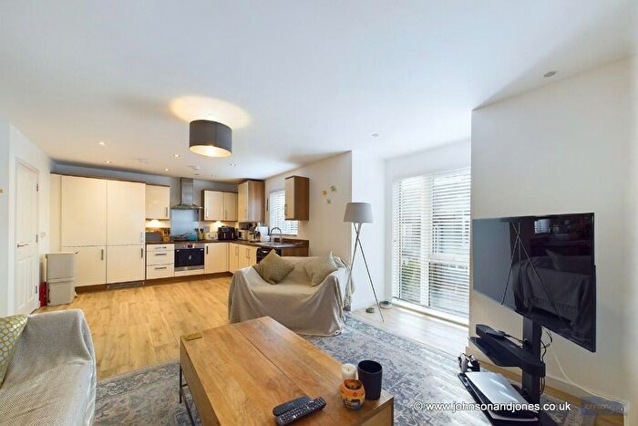 2 Bedroom Apartment For Sale In Strawberry Fields, Rowtown, Surrey, KT15