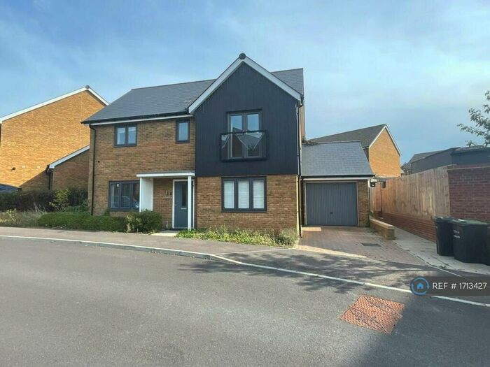 3 Bedroom Detached House To Rent In Amsterdam Way, Northfleet, Gravesend, DA11