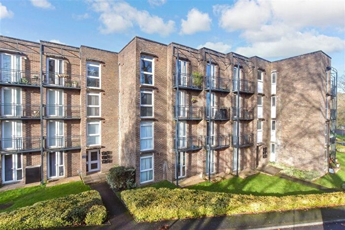 2 Bedroom Flat For Sale In Sandwich Road, Dover, Kent, CT15