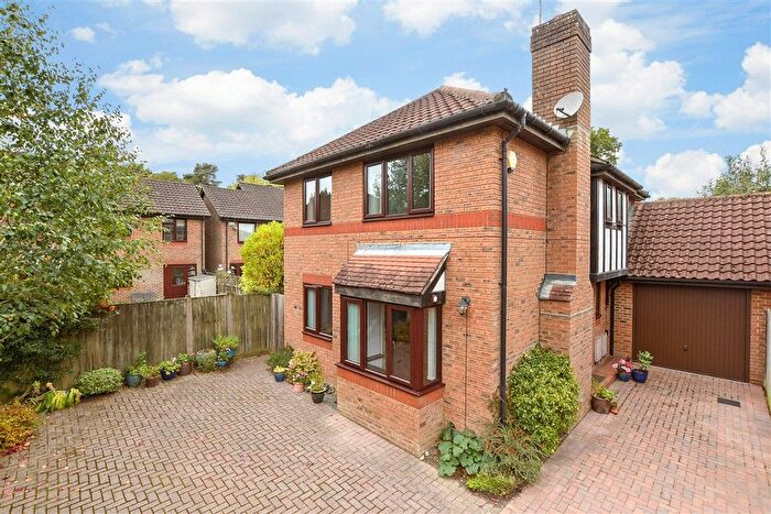 4 Bedroom Detached House For Sale In Lambyn Croft, Horley, Surrey, RH6