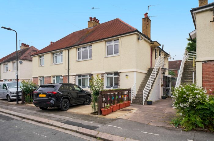 2 Bedroom Flat To Rent In Willow Road, London, W5