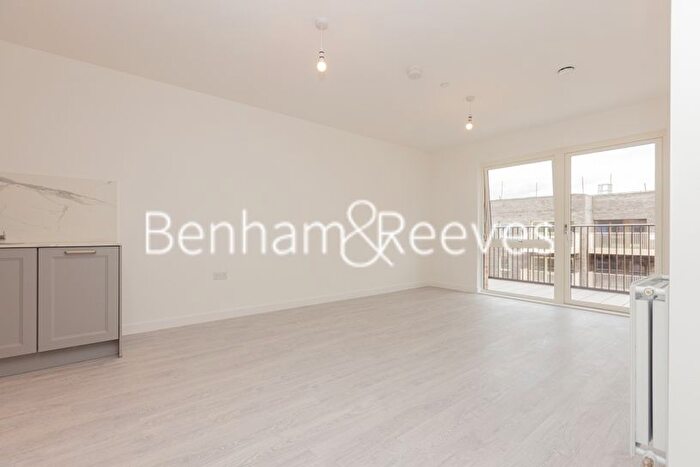 1 Bedroom Flat To Rent In Donovan Way, Harrow, HA1