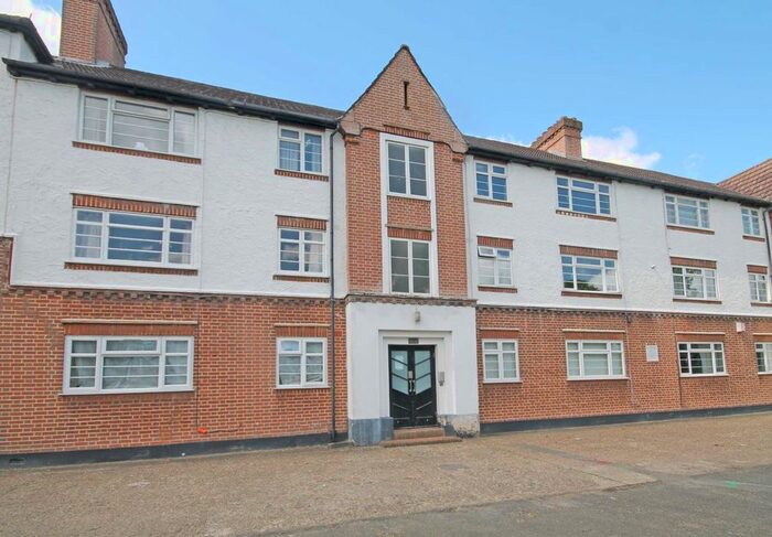 2 Bedroom Flat To Rent In Manor Road, Twickenham, TW2