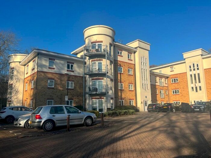 2 Bedroom Flat To Rent In Rathlin Road, Crawley, West Sussex, RH11