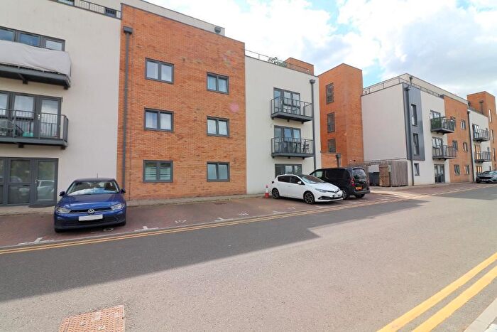 1 Bedroom Flat For Sale In Cypress Road, Luton, Bedfordshire, LU1