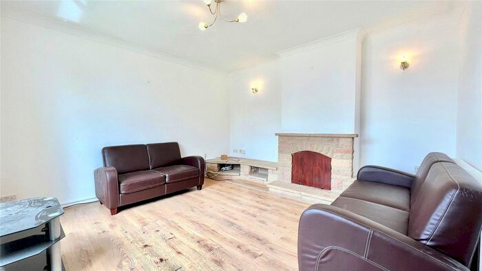 4 Bedroom Terraced House To Rent In Spencer Road, Reading, Berkshire, RG2