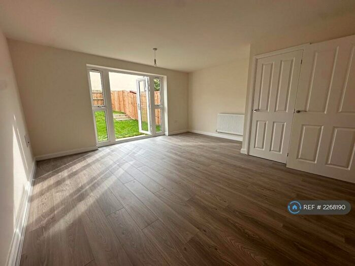 3 Bedroom Semi-Detached House To Rent In Osberg Road, Buckingham, MK18