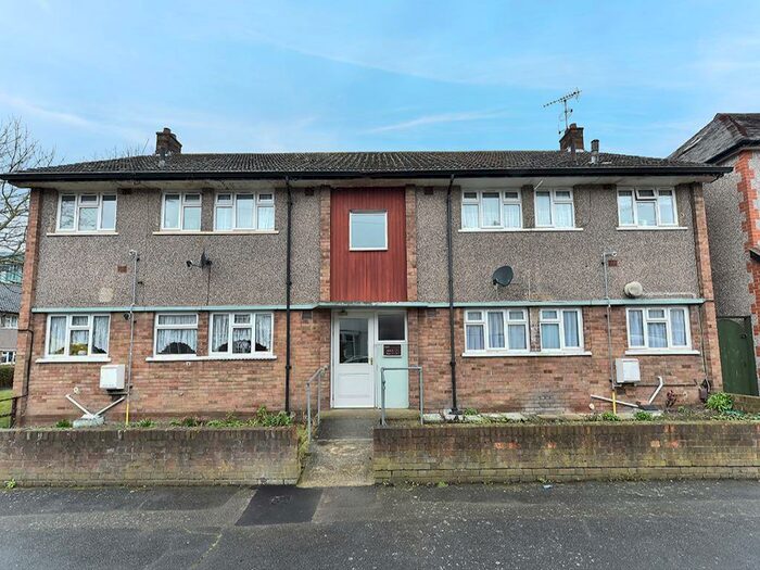 2 Bedroom Flat To Rent In Bath Road, Chadwell Heath, Romford, RM6