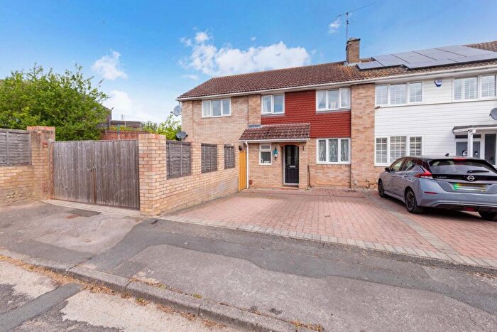 5 Bedroom End Of Terrace House For Sale In Chatsworth Close, Maidenhead, SL6