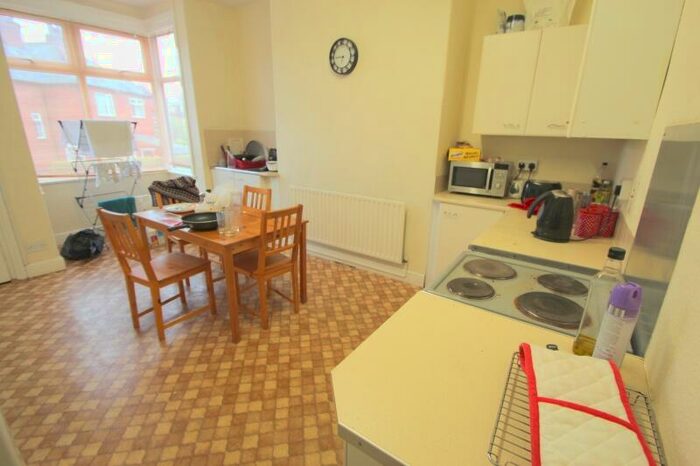 4 Bedroom Terraced House To Rent In Beechwood View, Burley, Leeds, LS4