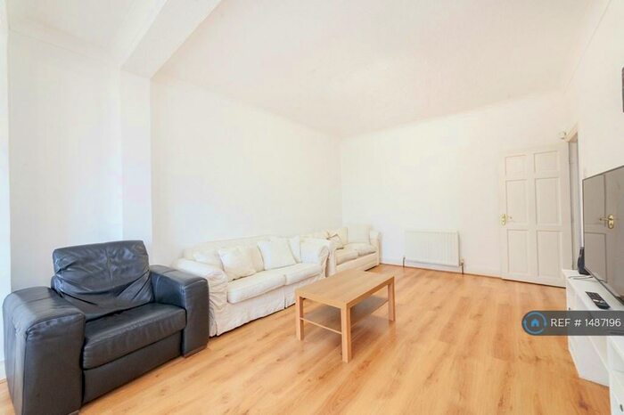 4 Bedroom Semi-Detached House To Rent In Dunbar Road, London, N22