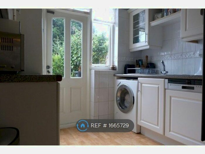 4 Bedroom Terraced House To Rent In Glenwood Gardens, Ilford, IG2