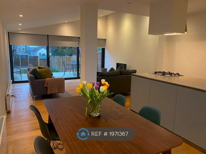 2 Bedroom Flat To Rent In Victoria Road, Sutton, SM1