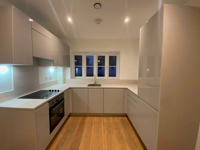 3 Bedroom House To Rent In Lovely Bed House In Tadworth, KT20