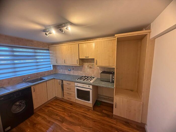3 Bedroom Apartment To Rent In Coppies Grove, London, N11