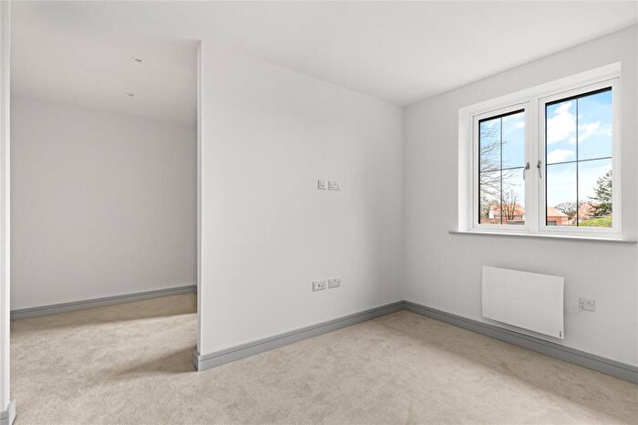 3 Bedroom Terraced House For Sale In London Road, Binfield, Bracknell, Berkshire, RG42