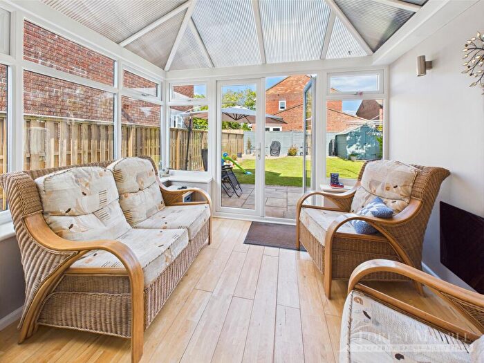 4 Bedroom Detached House For Sale In Beaconsfield Way, Frome, BA11
