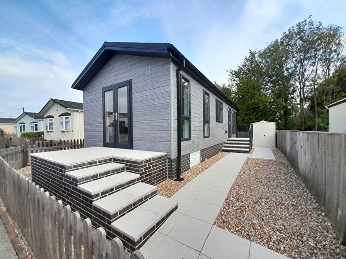 1 Bedroom Park Home For Sale In , Lechlade, GL7