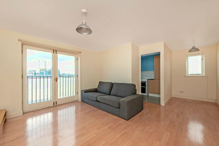 2 Bedroom Flat To Rent In Harlinger Street, Woolwich Dockyard, London, SE18