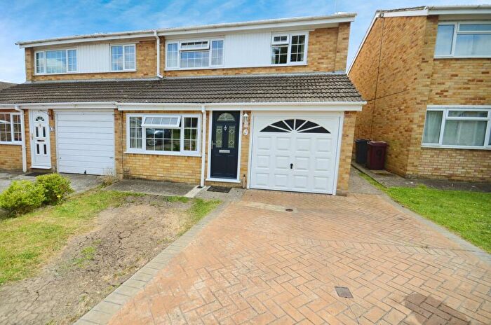3 Bedroom Semi-Detached House To Rent In Netley Close, Caversham, RG4